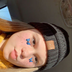 Meet your Posher, Becca